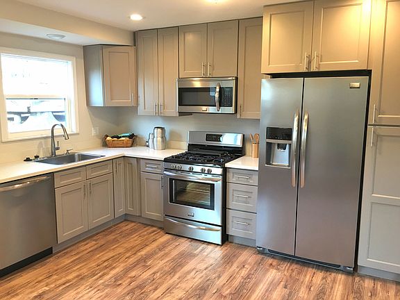 3rd image of 7504 Dartmoor Dr