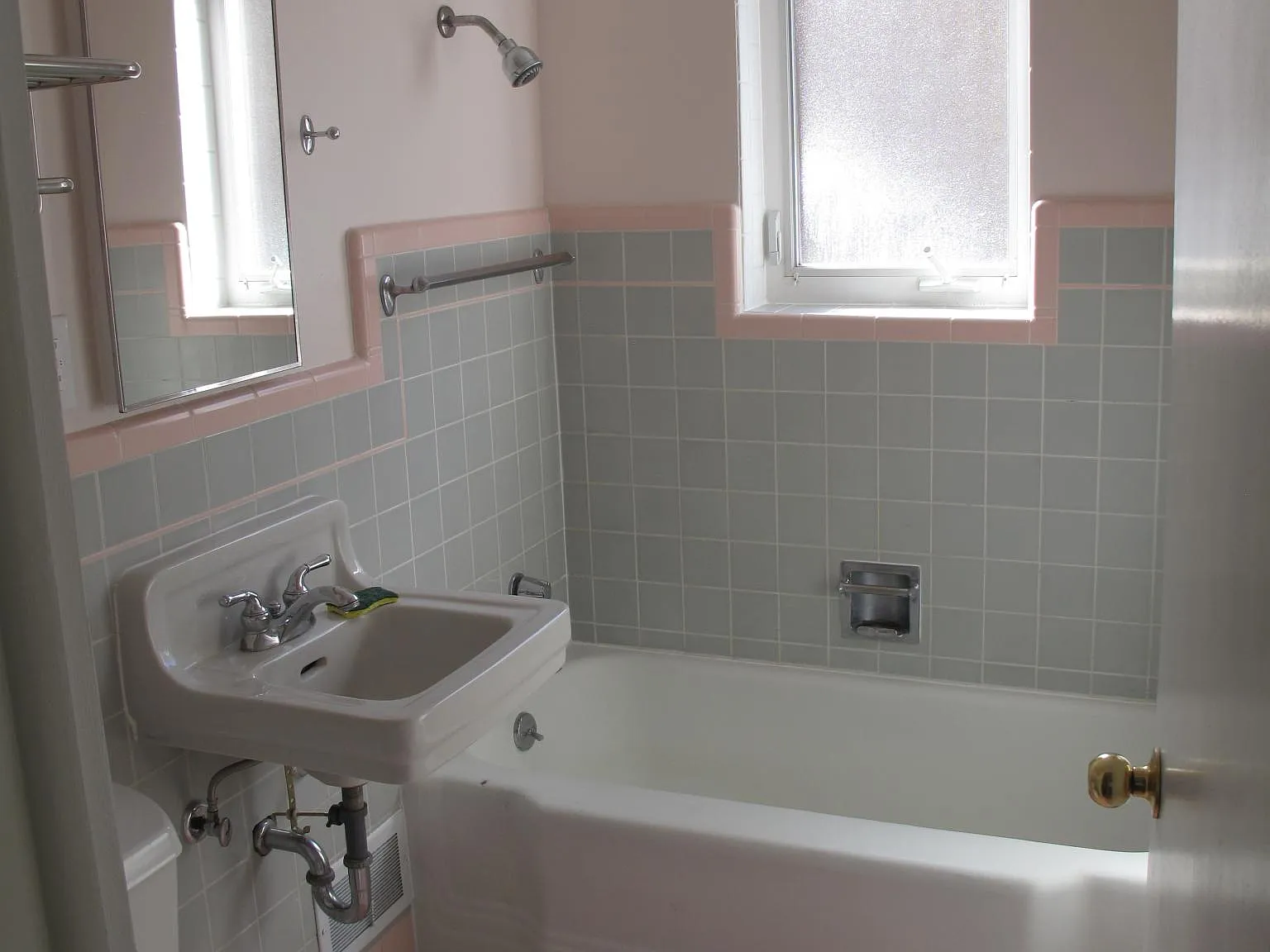 2 bed, 1000 sqft, $1,975 — Photo 3