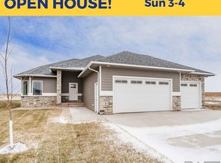 7104 E 38th St, Sioux Falls, SD 57110