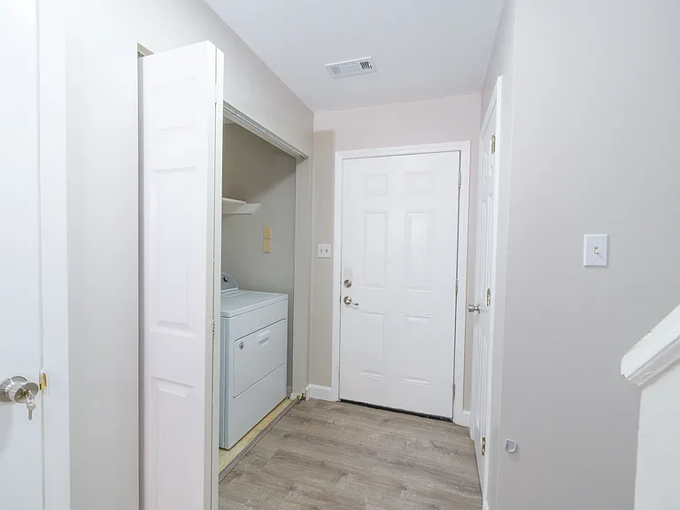 4 Astor Ct — Photo 23