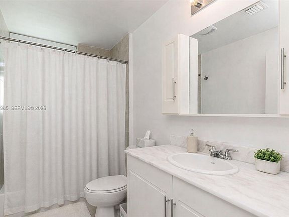 5th image of 275 NE 18th St APT 1103