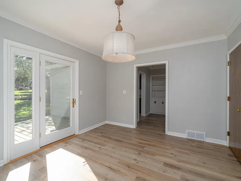 2424 S Center Ave — Photo 4