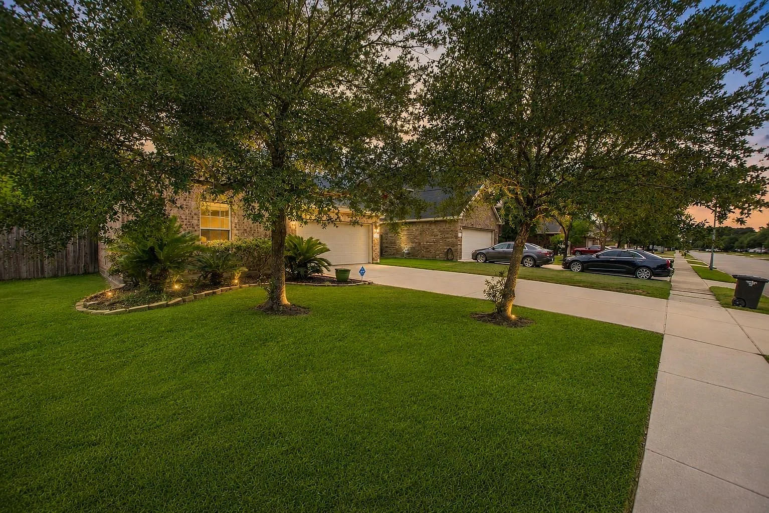 3 bed, 2.0 bath, 1908 sqft, $2,050 — Photo 3