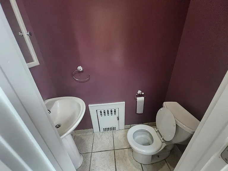 208 Clover St — Photo 13