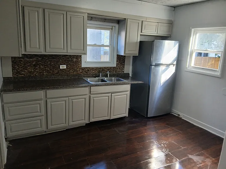2417 East Ave — Photo 7