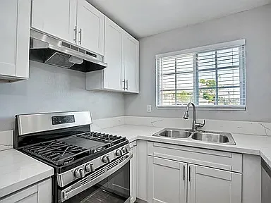 4546 60th St #8 — Photo 3