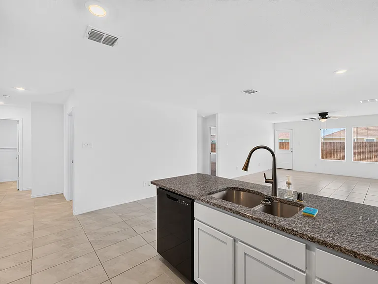 320 Dewberry St — Photo 9