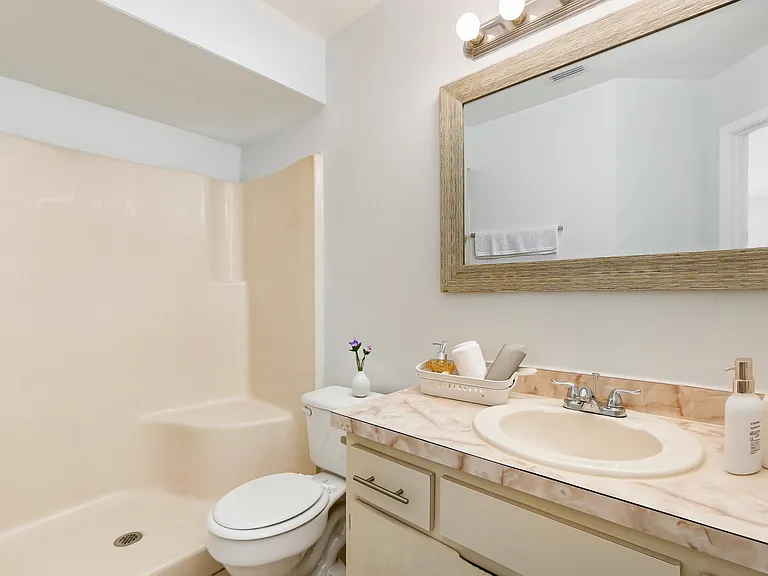 636 Royalty Ct #636 — Photo 8