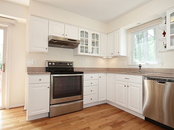 5th image of 10305 Hickory Creek Ct