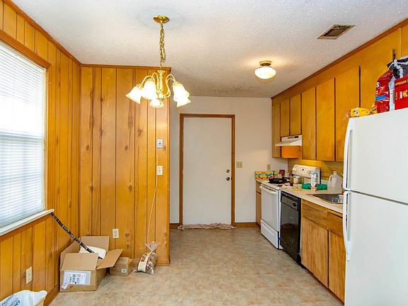 3rd image of 922 Bremen Ave #A & B
