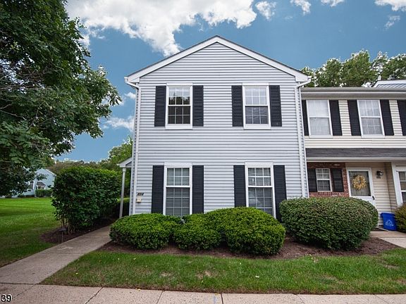 4th image of 414 Cheshire Ct
