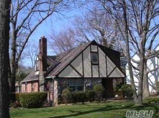 167 N Brookside Ave, Freeport, NY 11520