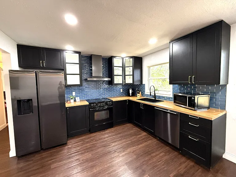 668 Hampton Dr NE — Photo 11