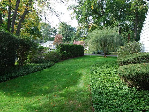 3rd image of 10 Alden Ct