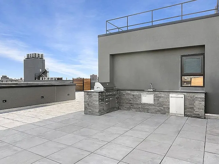 555 Waverly Ave #1K — Photo 17