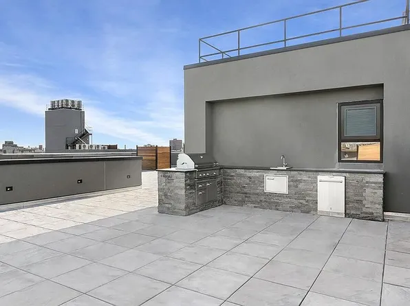 555 Waverly Avenue image 22 of 24