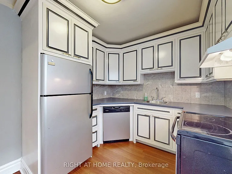 255 Lakeshore Rd E #A — Photo 13