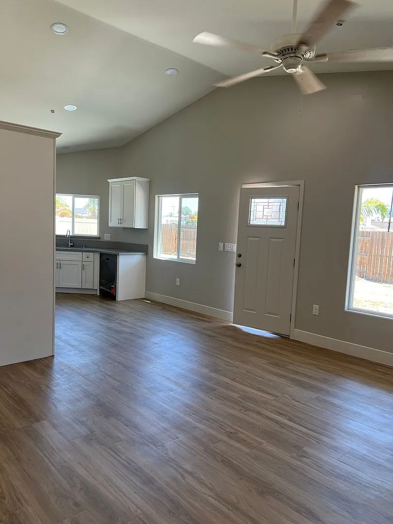 2 bed, 1350 sqft, $2,200 — Photo 3