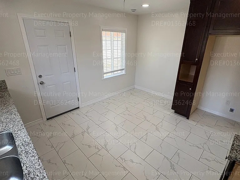 104 S Kincaid St — Photo 26