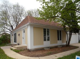 6607 Fernwood Dr, Lisle, IL 60532