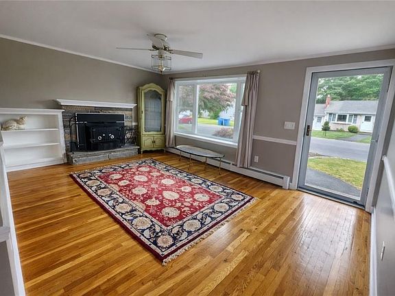 4th image of 19 Redwood Dr