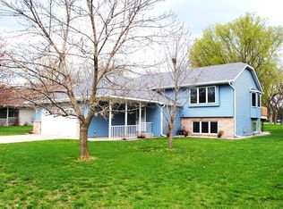 321 Pleasant Ridge Dr, Sauk Rapids, MN 56379