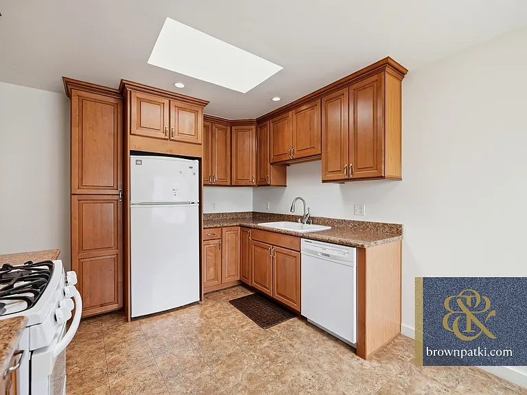 320 Bridgeview Dr — Photo 7