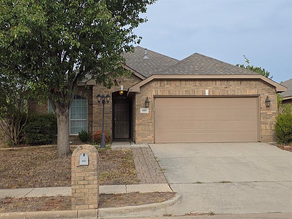 3rd image of 601 Crestview Ct