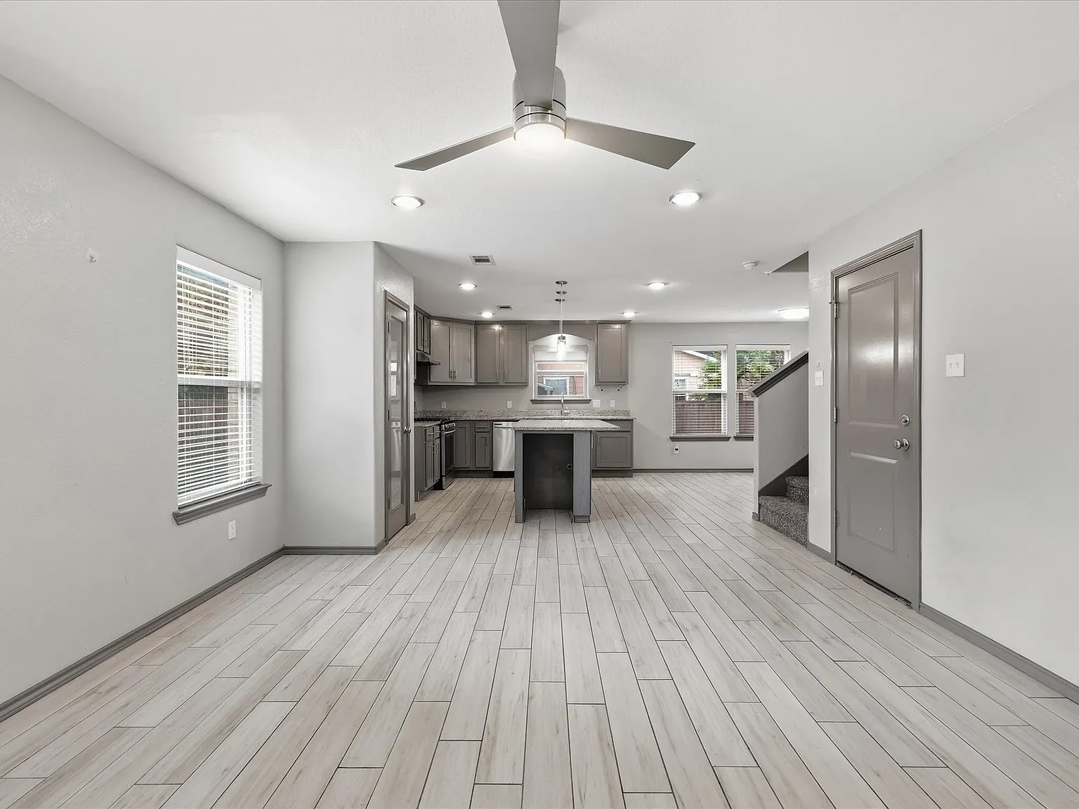 4 bed, 2.5 bath, 1896 sqft, $3,000 — Photo 4