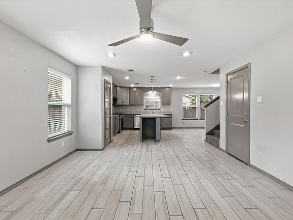 4th image of 1804 Glenmore Ave