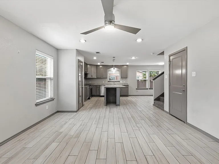 1804 Glenmore Ave — Photo 4