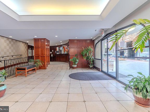 5th image of 922 24th St NW APT 711