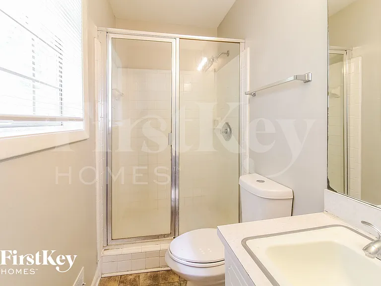 1021 Meadowbrook Ln NW — Photo 8