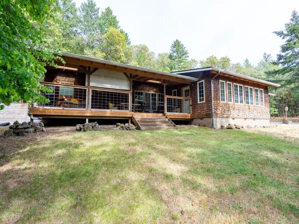 271 Highwood Ln, Grants Pass, OR 97527