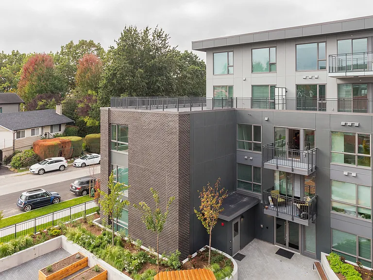 3655 Victoria Dr — Photo 47
