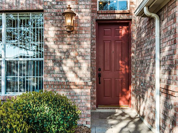 3rd image of 847 Applecross Ct