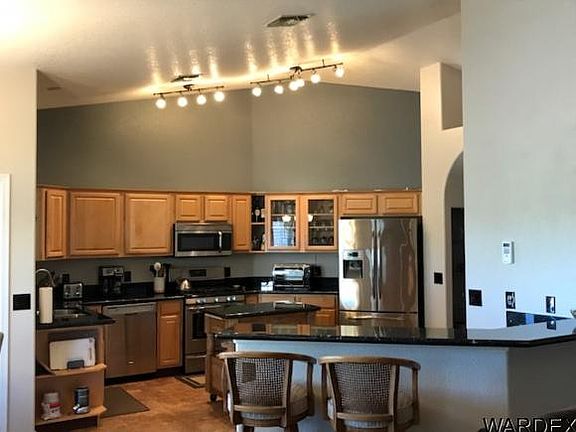 4th image of 674 Country Club Dr