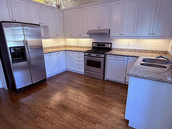 4th image of 37 Castlegate Blvd