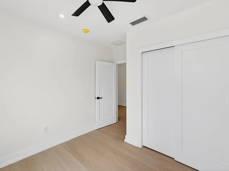 507 SW 11th St — Photo 37