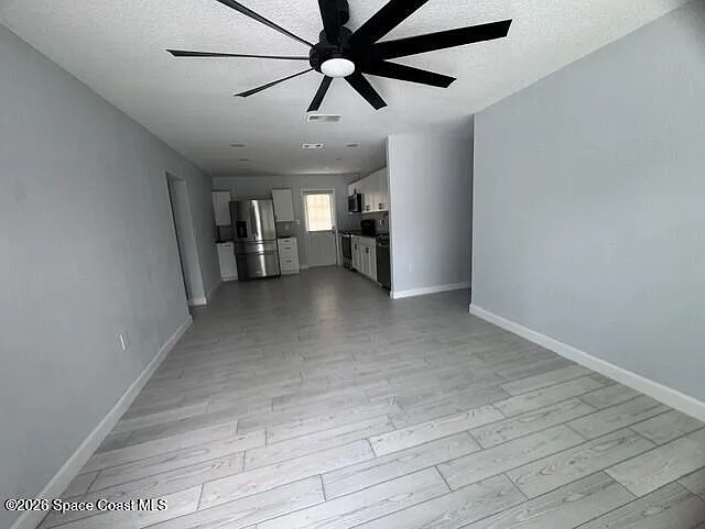 2137 Canterbury Ln — Photo 8