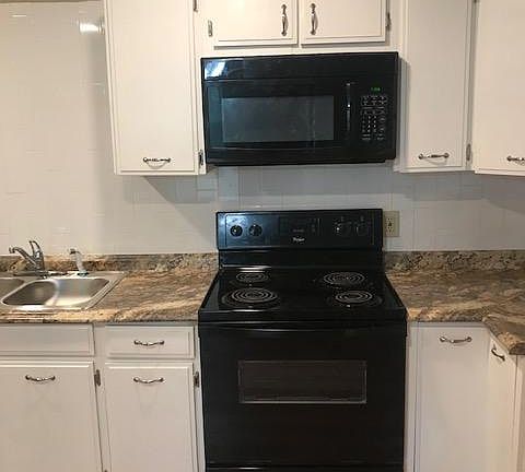 4th image of 1445 Hillview Ave #1