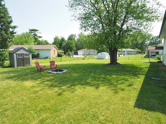 What a FANTASTIC and level yard.  Plenty of room for entertaining, evening fire or playing outdoor games.