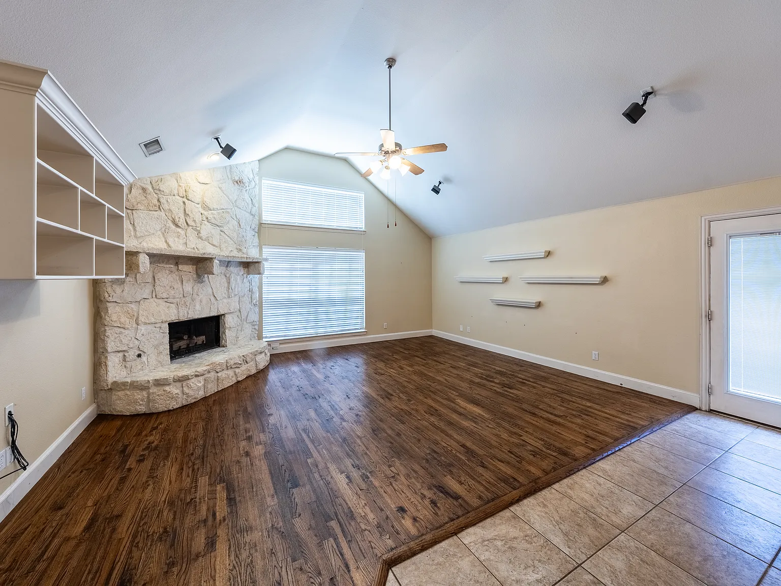 4 bed, 2193 sqft, $2,700 — Photo 4