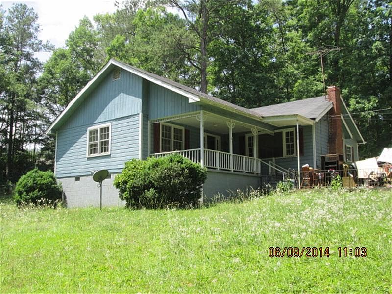 2nd image of 120 Bowen St