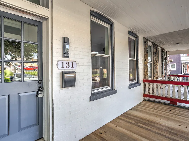 131 S Marshall St — Photo 2