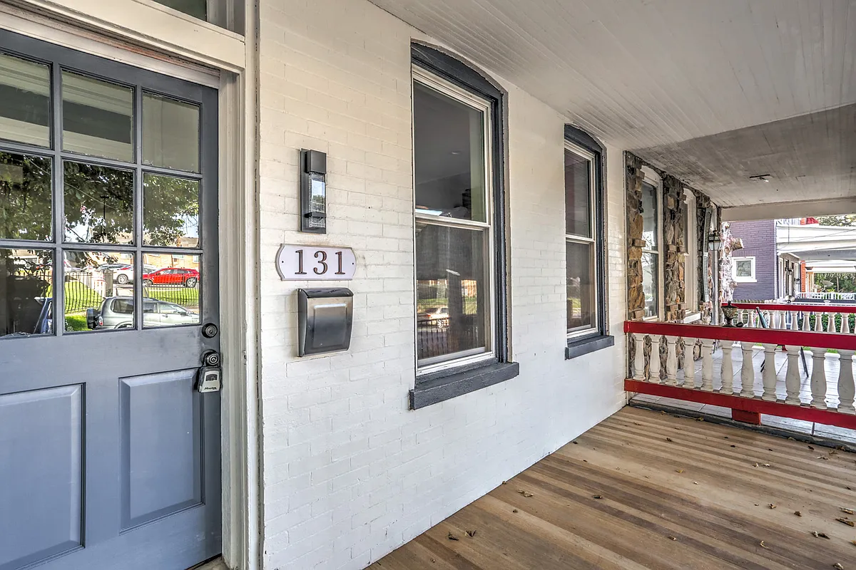 Building Photo - 131 S Marshall St