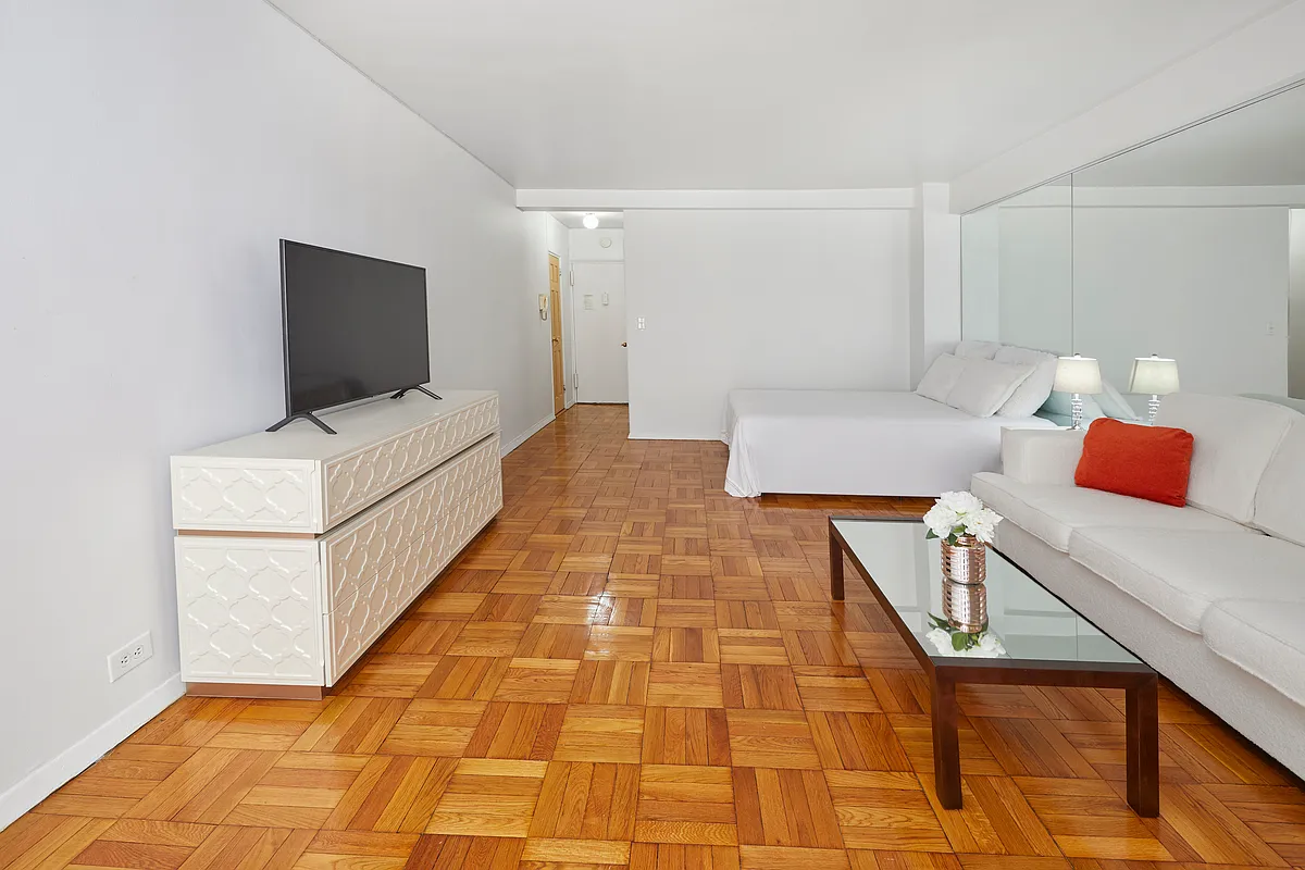 225 East 46th St Unit 4K  