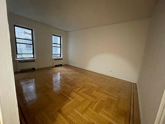 2nd image of 2330 Valentine Ave APT 1A