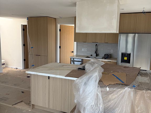 3rd image of 2109 Zeno Pl