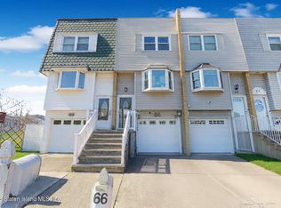 66 Daffodil Ct, Staten Island, NY 10312